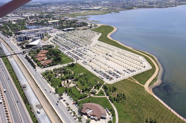 Kocaeli'de Açık Sahil Otoparkı Vatandaşların Gözdesi Oldu