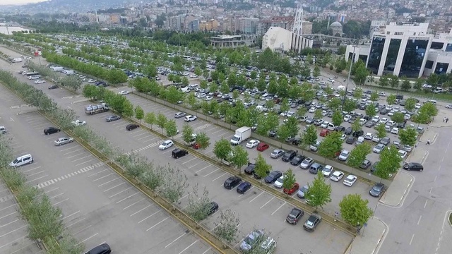 Kocaeli'de Açık Sahil Otoparkı Vatandaşların Gözdesi Oldu