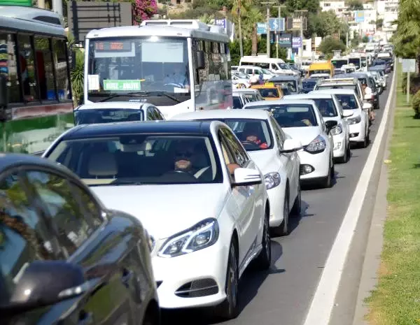 Bodrum'da Tatilci Yoğunluğu! İlçedeki Araç Sayısında 10 Kat Artış Var!