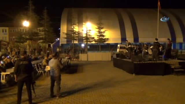 Terör Operasyonunun Sürdüğü Kato Dağı Eteklerinde Sıra Gecesi Düzenlendi