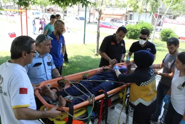 Gece Dereye Atlayan Genci Temizlik İşçileri Sabah Tesadüfen Buldu