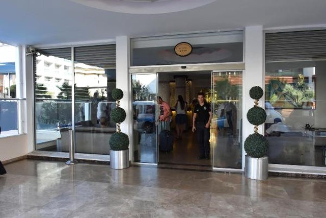 Otel Odaları Birden Çok Aileye Satılınca 50 Aile Kapıda Kaldı