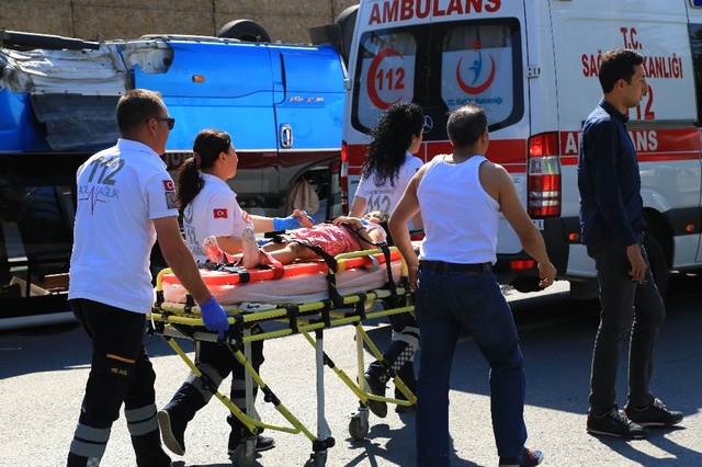 Başkentte Dolmuş Takla Attı: 17 Yolcu Yaralandı