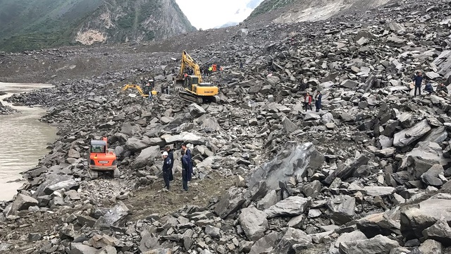 Çin'de Heyelan Köyü Yuttu, Geriye Hiçbir Şey Kalmadı