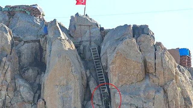 Mehmetçiğin, Oramar Üs Bölgesi'nde Zorlu Nöbet Değişimi