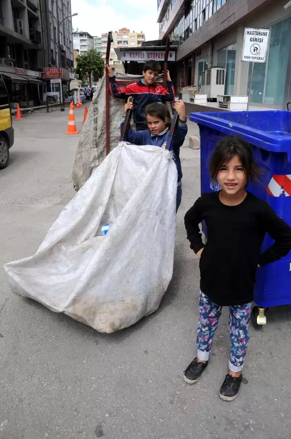 Adana'da Suriyeli 3 Küçük Kardeşin Ekmek Mücadelesi