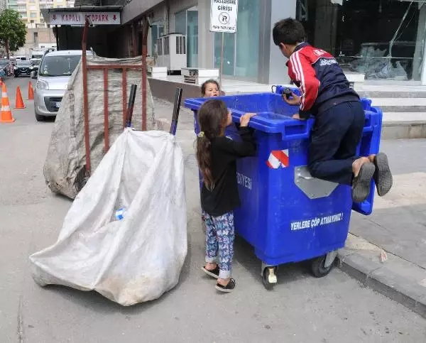 Adana'da Suriyeli 3 Küçük Kardeşin Ekmek Mücadelesi