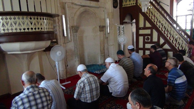 Vantilatör Çalmak İçin Girdiği Camide 4 Rekat Namaz Kıldı!