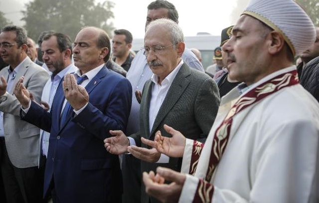 Kılıçdaroğlu, Bayram Namazını Bolu'daki Köy Camisinde Kıldı