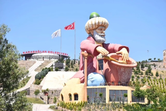 İzmir'e Yakıştırılamayan Nasreddin Hoca Heykeli Kaldırılmak İsteniyor