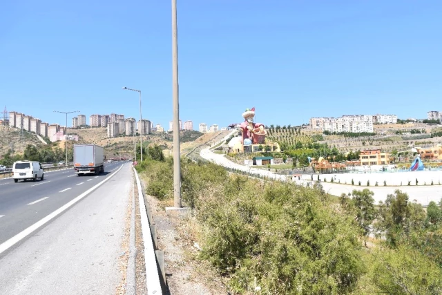 İzmir'e Yakıştırılamayan Nasreddin Hoca Heykeli Kaldırılmak İsteniyor