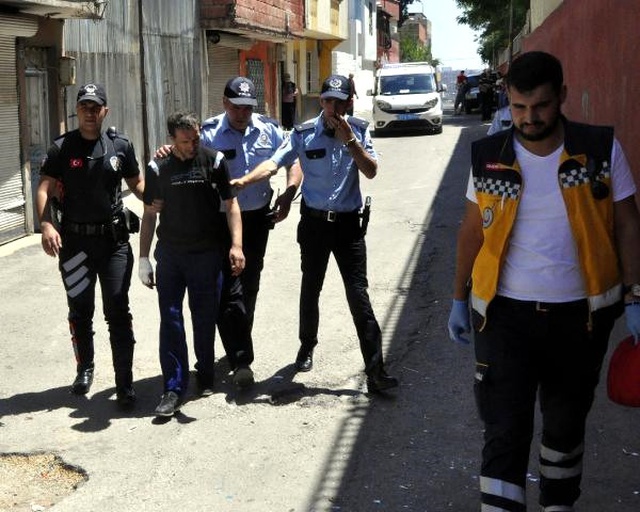 Madde Bağımlısı İlk Önce Kendisine Zarar Verdi, Yetmedi Ailesini Rehin Aldı