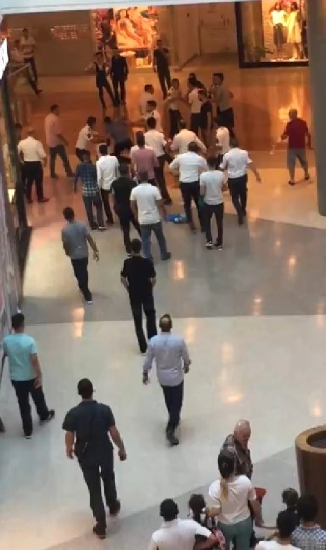 AVM'ye Bıçakla Girmek İsteyen Adanalı Terör Saçtı