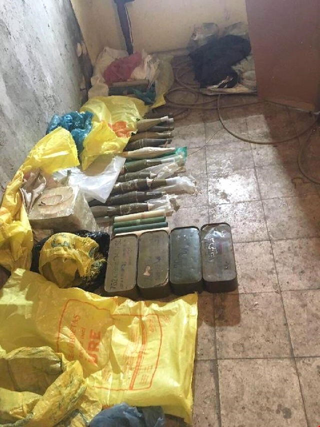 Ev Değil Cephanelik! Batman'da Basılan Evde Roketatar, Mühimmat ve Patlayıcı Çıktı