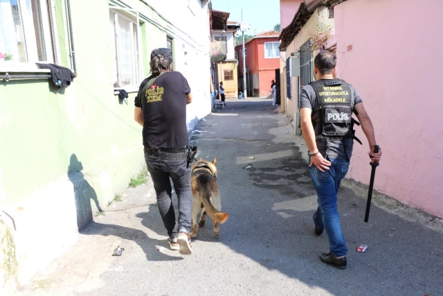 İstanbul'da 70 Ayrı Adrese Uyuşturucu Operasyonu