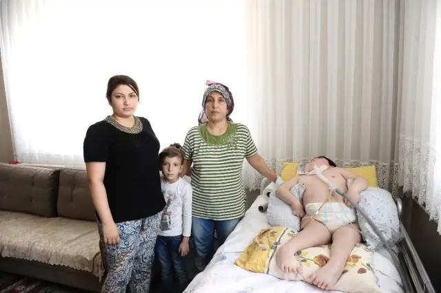 Acılı Anne, Yatağa Mahkum 7 Yaşındaki Oğlu İçin Cumhurbaşkanı'na Çağrı Yaptı