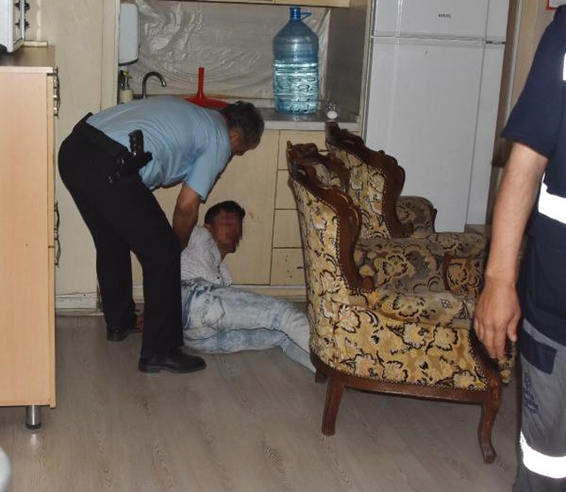 11 Yaşındaki Erkek Çocuğunu Taciz Eden Afgan Şüpheliyi Kalabalığın Elinden Polis Kurtardı