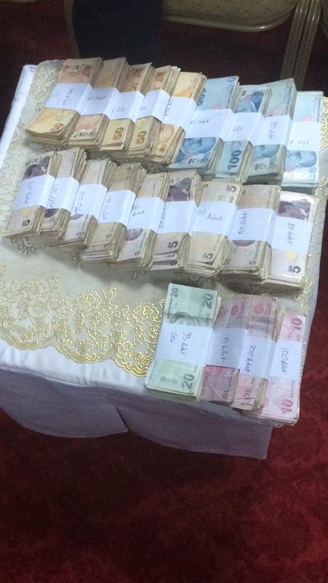 Üzerinden Servet Çıkan Dilencinin Parasını 8 Zabıta Say Say Bitiremedi!