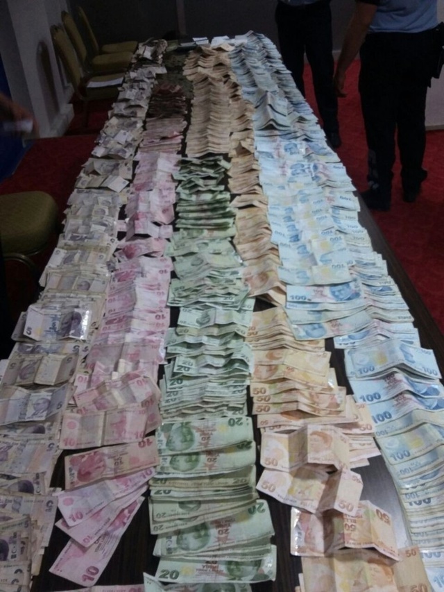 Üzerinden Servet Çıkan Dilencinin Parasını 8 Zabıta Say Say Bitiremedi!