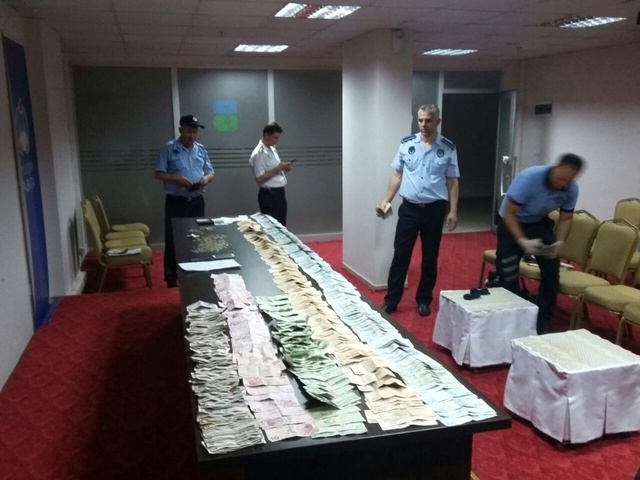 Üzerinden Servet Çıkan Dilencinin Parasını 8 <a class='keyword-sd' href='/zabita/' title='Zabıta'>Zabıta</a> Say Say Bitiremedi!
