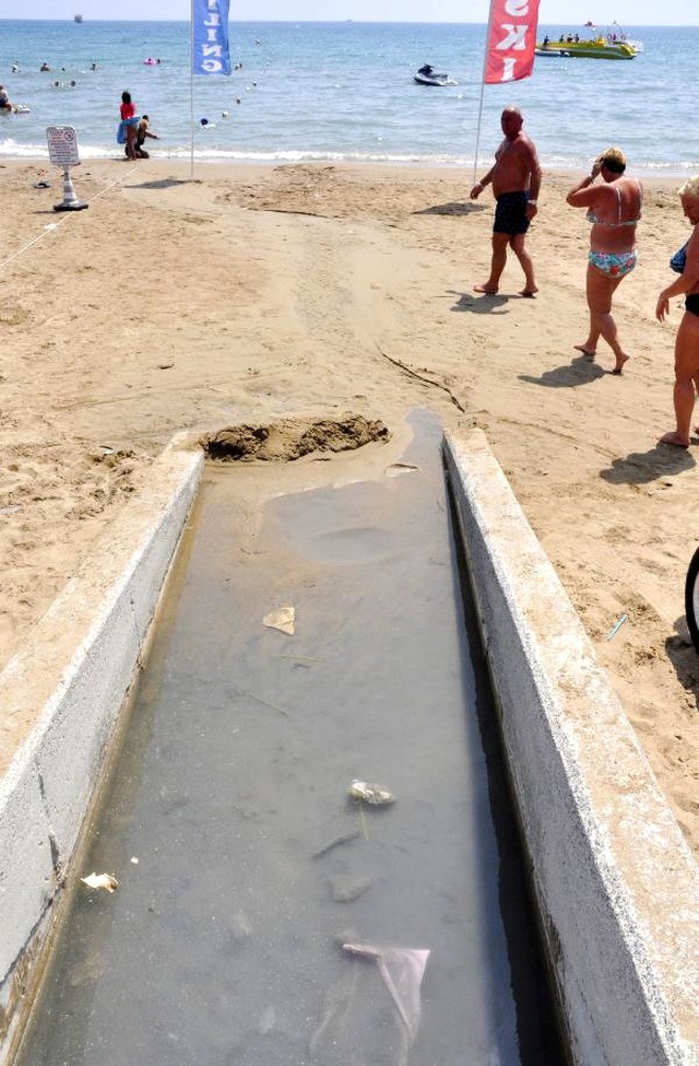 Antalya'nın İncisi Side'den Yüz Kızartan Manzara: Turistler Koku Yüzünden Denize Giremiyor