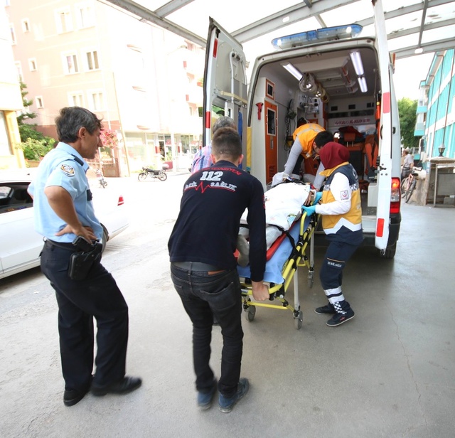 Hırsızlık Şüphelisi Polisten Kaçarken 4. Kattan Yere Çakıldı!