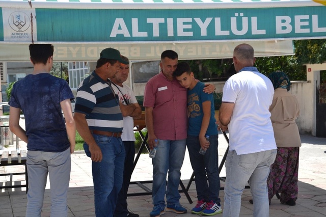Torunlarıyla Oynarken Arı Soktu, Kalp Krizi Geçirip Yaşamını Yitirdi
