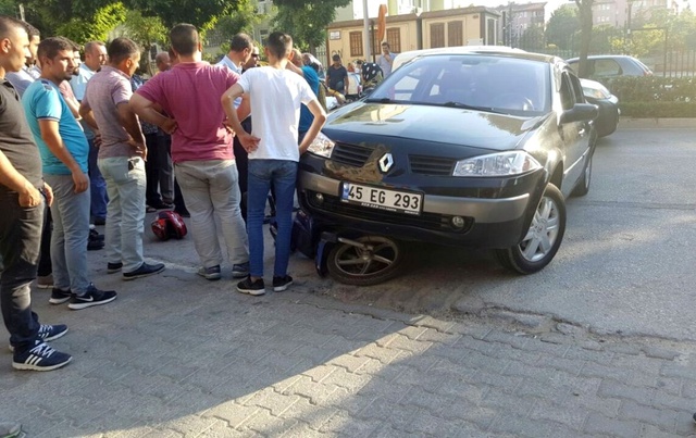 Sinirlenen Sürücü, Aracıyla Motosikleti Ezdi, Kameralar Saniye Saniye Kaydetti