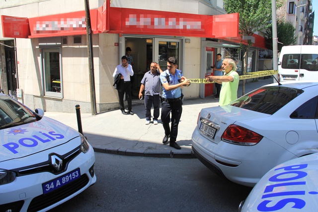 Şişli'de 100 Bin TL'lik <a class='keyword-sd' href='/banka/' title='Banka'>Banka</a> Soygunu Saniye Saniye Kamerada