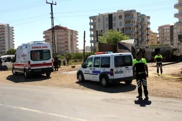 Taşların, Sopaların Havada Uçuştuğu Kavgada Akrabalar Birbirine Girdi