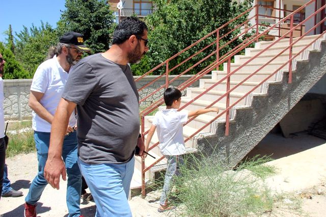 9 Yaşındaki Çocuk, Yerde Bulduğu Silahla Oynarken 4 Yaşındaki Kuzenini Vurdu