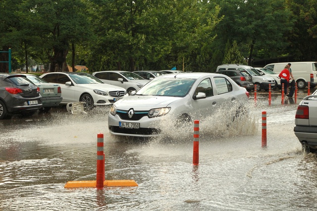 Sıcaklardan Bunalan Vatandaşların Beklediği Yağış Kırklareli'den Yurda Girdi