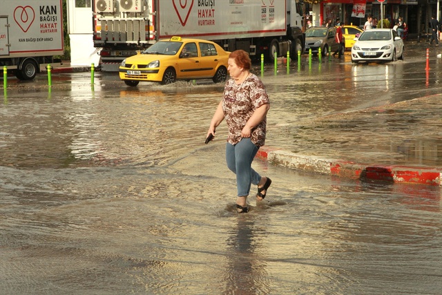 Sıcaklardan Bunalan Vatandaşların Beklediği Yağış Kırklareli'den Yurda Girdi