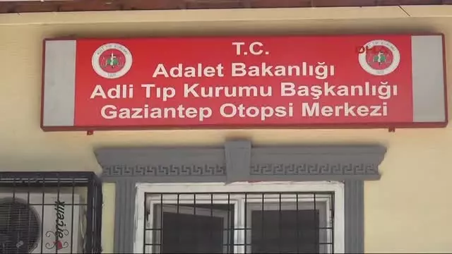 3 Çocuk Babasını Tabancayla Ensesinden Vurup Yol Kenarına Attılar