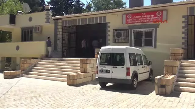 3 Çocuk Babasını Tabancayla Ensesinden Vurup Yol Kenarına Attılar