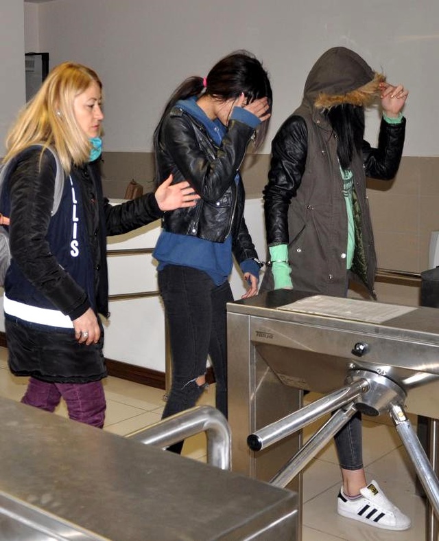 Sosyal Medyada Tartışıp, Evde Sopalarla Kavga Eden Kızlar Mahkemede Birbirlerini Suçladı