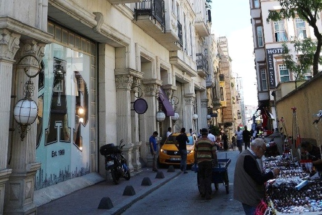 1 Hafta Önce <a class='keyword-sd' href='/beyoglu/' title='Beyoğlu'>Beyoğlu</a>'nda Otel Odasına Yerleşen Yaşlı Kadının Cansız Bedeni Bulundu