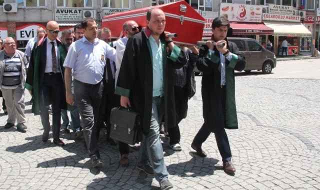 Gemlik'te Öldürülen Avukat Özgür Aksoy'un Davayla İlgisinin Olmadığı Ortaya Çıktı