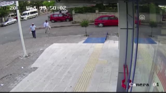 Firari FETÖ'cüler Kılık Değiştirip Alışverişe Çıktı