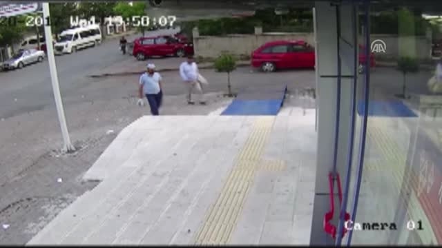 Firari FETÖ'cüler Kılık Değiştirip Alışverişe Çıktı