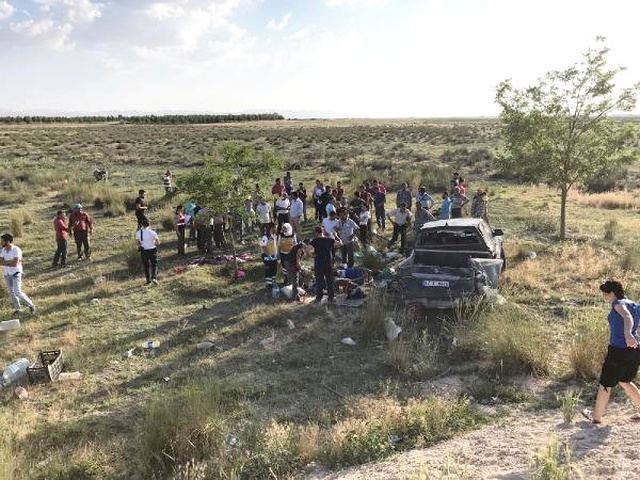 Konya'da Feci Kaza! Kadın Tarım İşçilerini Taşıyan Kamyonet Takla Attı: 2 Ölü, 8 Yaralı