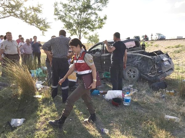 Konya'da Feci Kaza! Kadın Tarım İşçilerini Taşıyan Kamyonet Takla Attı: 2 Ölü, 8 Yaralı