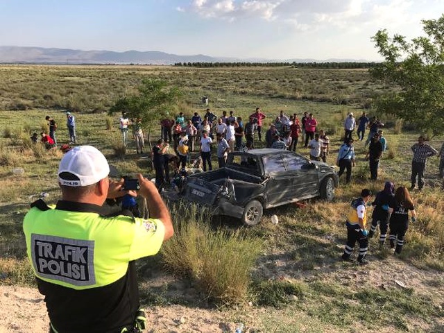Konya'da Feci Kaza! Kadın Tarım İşçilerini Taşıyan Kamyonet Takla Attı: 2 Ölü, 8 Yaralı