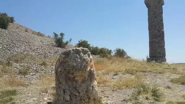 Daha Önceden Kaçırılmak İstenen 2 Bin Yıllık Aslan Heykeli Tahrip Edildi