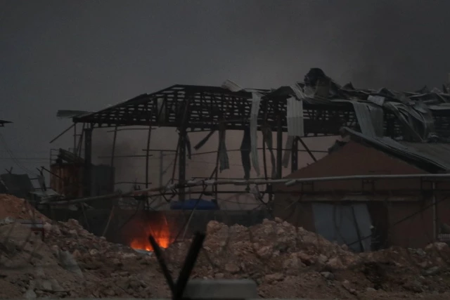 Adana'da Kimyasal Fabrikasında Patlama Sonucu Yangın Çıktı