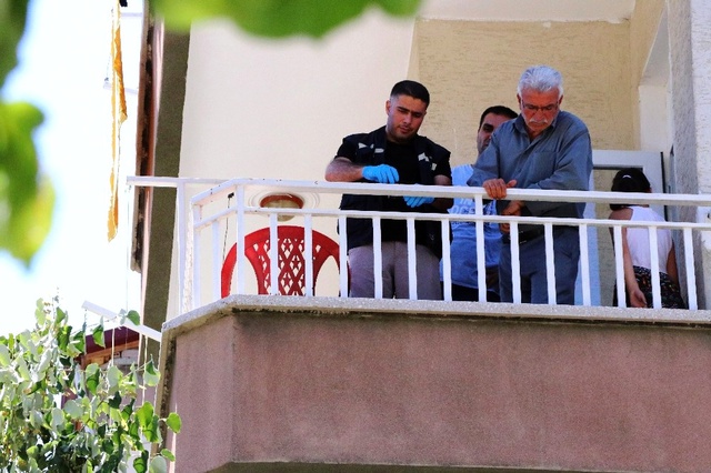 Dengesini Kaybedip Balkondan Düşen 91 Yaşındaki Kadın Hayatını Kaybetti