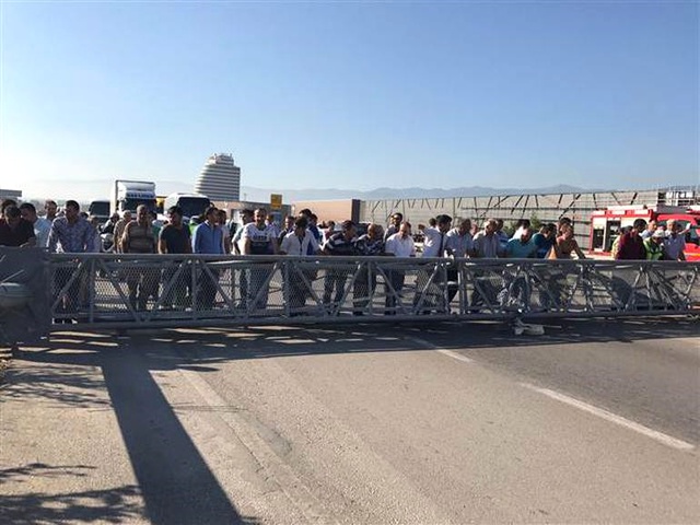 MOBESE Direğine Çarpan Kamyon Bursa-Ankara Karayolunu Ulaşıma Kapadı