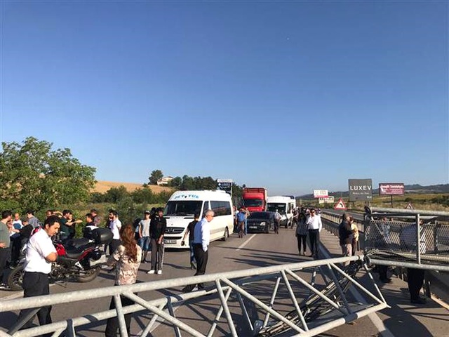 MOBESE Direğine Çarpan Kamyon Bursa-Ankara Karayolunu Ulaşıma Kapadı