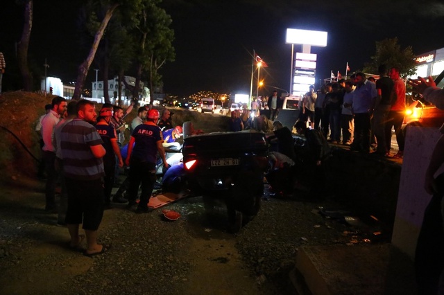 Bursa'da Yoldan Çıkan Araç Tramvay Yoluna Düştü: 2 Ölü, 2 Yaralı