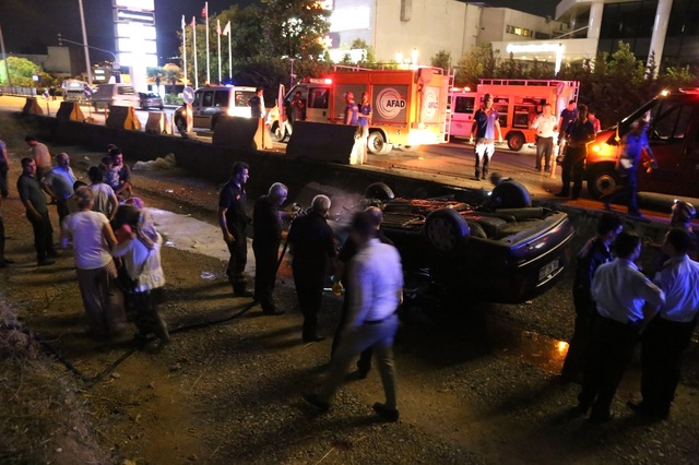 Bursa'da Yoldan Çıkan Araç Tramvay Yoluna Düştü: 2 Ölü, 2 Yaralı